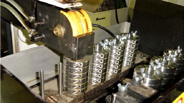 スリット放電加工